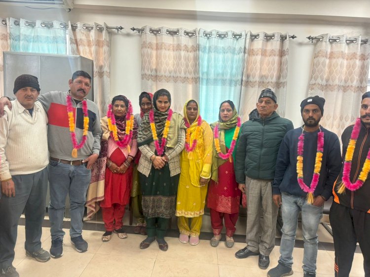 नौहंगी पंचायत में भाजपा को झटका, कांग्रेस में शामिल हुए ग्रामीण