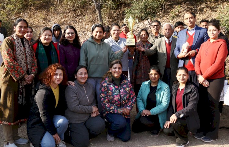 शूलिनी विश्वविद्यालय के संकाय और कर्मचारियों द्वारा क्रिकेट टूर्नामेंट में शानदार प्रदर्शन