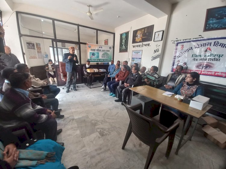 टैक्सी और बस चालकों को दी स्वच्छता सर्वेक्षण की जानकारी हमीरपुर शहर को साफ-सुथरा बनाने के लिए सभी नागरिकों से मांगा सहयोग