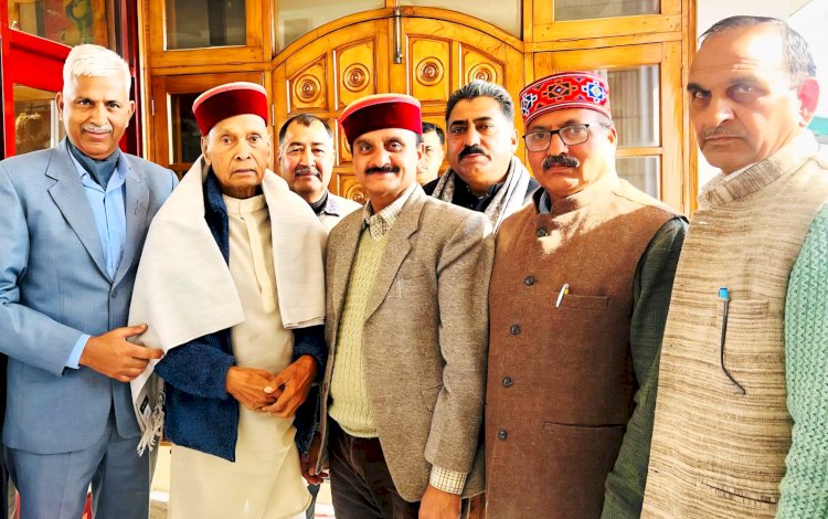 प्रो. धूमल से मिले शिक्षक प्रकोष्ठ के भाजपा प्रदेश सह-संयोजक रमेश रानौत