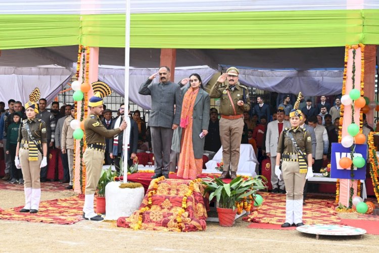 हमीरपुर में गणतंत्र दिवस पर अनिरुद्ध सिंह ने फहराया तिरंगा