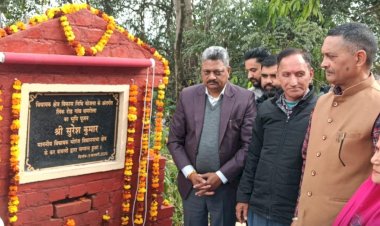 सुरेश कुमार ने धमरोल में किया सड़क का भूमि पूजन, लाखों की घोषणाएं भी कीं