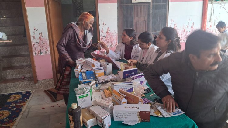 बाबा बाल जी महाराज के सानिध्य में 'सांसद मोबाइल स्वास्थ्य सेवा' द्वारा सैकड़ों श्रद्धालुओं की निशुल्क जांच