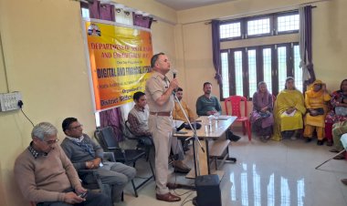 डुग्घा में वरिष्ठ नागरिकों को दी डिजिटल बैंकिंग की जानकारी, साईबर ठगों से किया आगाह