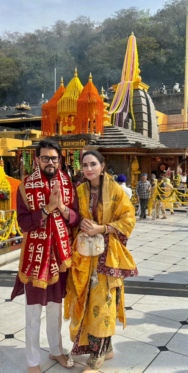 अनुराग सिंह ठाकुर ने नवरात्रि पर सपत्नीक बगलामुखी व ज्वाला जी पहुँचकर शीश नवाया