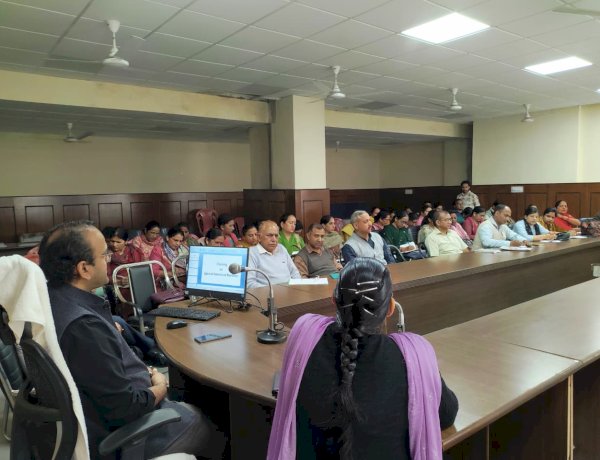 बीएलओ, सुपरवाइजरों और एईआरओ को समझाई एसआईआर की प्रक्रिया