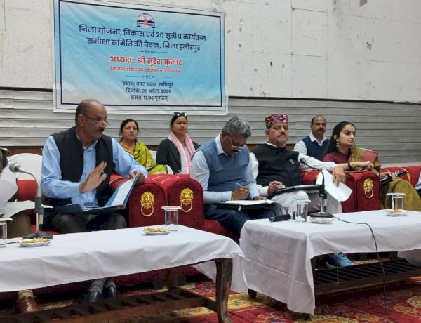 विकास कार्यों एवं योजनाओं के क्रियान्वयन में तेजी बनाए रखें : सुरेश कुमार