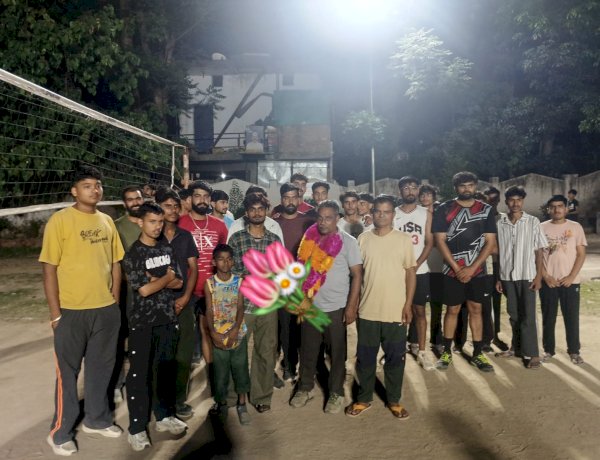 बगारटी नाइट वॉलीबॉल टूर्नामेंट में दर्जी भाई की दमदार उपस्थिति, खिलाड़ियों में भरा जोश
