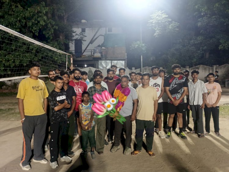 बगारटी नाइट वॉलीबॉल टूर्नामेंट में दर्जी भाई की दमदार उपस्थिति, खिलाड़ियों में भरा जोश