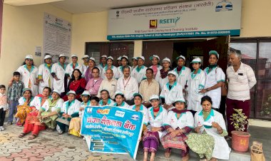 आरसेटी ने 30 महिलाओं को सिखाया जूट के उत्पाद बनाना