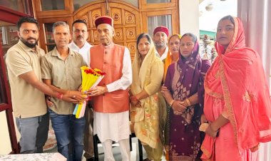 पंचायतों के नवनिर्वाचित जनप्रतिनिधियों ने पूर्व मुख्यमंत्री प्रो. प्रेम कुमार धूमल से की शिष्टाचार भेंट