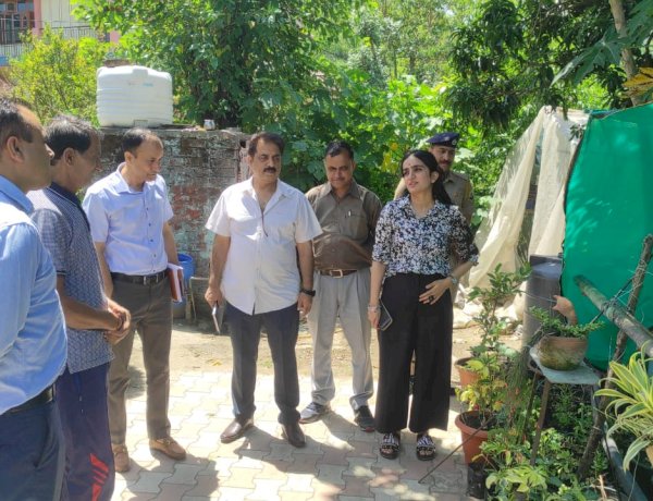 प्रगतिशील किसान के घर एवं खेतों में पहुंची डीसी गंधर्वा राठौड़
