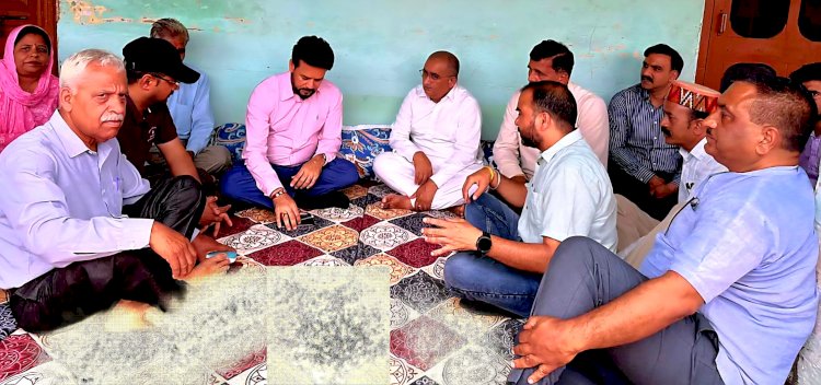 अनुराग सिंह ठाकुर ने पूर्व विधायक विजय अग्निहोत्री की माताजी के निधन पर गहरा शोक व्यक्त कर अपनी संवेदनाएं प्रकट कीं