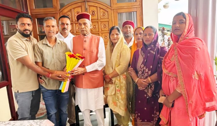पंचायतों के नवनिर्वाचित जनप्रतिनिधियों ने पूर्व मुख्यमंत्री प्रो. प्रेम कुमार धूमल से की शिष्टाचार भेंट