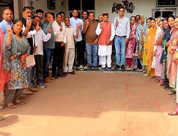 बगवाड़ा, ग्वारडू और कराह पंचायतों के नवनिर्वाचित प्रतिनिधियों ने समीरपुर पहुंचकर प्रो. प्रेम कुमार धूमल का लिया मार्गदर्शन
