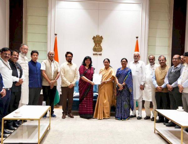 संवैधानिक सुधारों पर संयुक्त संसदीय समिति की बैठक में शामिल हुए अनुराग ठाकुर, दिल्ली की मुख्यमंत्री रेखा गुप्ता से की चर्चा