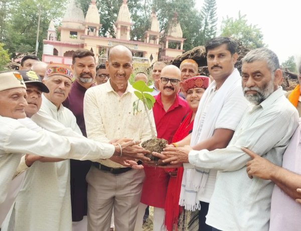 सुकराला में प्राकृतिक खेती कार्यशाला बनी आकर्षण का केंद्र, भाजपा पदाधिकारियों ने प्रगतिशील किसान प्रकाश चंद के खेतों का किया भ्रमण
