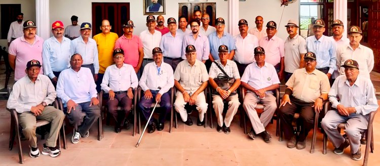 हिमाचल के 6 वीरता पदक विजेताओं को अनुराग ठाकुर ने दी बधाई; समीरपुर में पूर्व सैनिकों से भी की भेंट