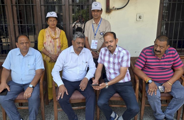 विधायक सुरेश कुमार के घर से शुरू किया मकानों का सूचीकरण एवं मकानों की गणना