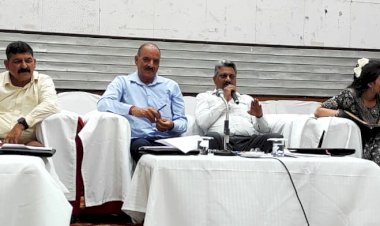 जनशिकायतों का त्वरित निवारण सुनिश्चित करें अधिकारी : सुरेश कुमार