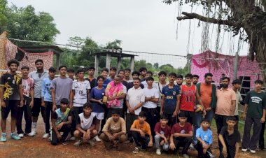 दलालड़ में आयोजित वॉलीबॉल प्रतियोगिता में पहुंचे नरेश कुमार दर्जी, आयोजन समिति को ₹11 हजार का सहयोग देकर युवाओं को खेलों से जुड़ने का दिया संदेश
