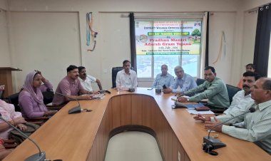 पंचायत जनप्रतिनिधियों को दी आदर्श ग्राम योजना की जानकारी एक महीने में वीडीपी का ड्राफ्ट तैयार करें संबंधित पंचायतें