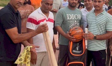 भकरेड़ी के युवाओं को क्रिकेट एवं वॉलीबॉल किट भेंट, नरेश कुमार दर्जी ने दिया नशामुक्त भोरंज का संदेश