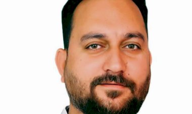 सरकार पहले गलती करती है, फिर उसी सुधार पर जश्न मनाती है: आशीष शर्मा