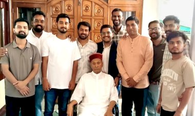 युवा शक्ति को प्रो. प्रेम कुमार धूमल का मार्गदर्शन, नादौन के भाजयुमो प्रतिनिधिमंडल ने समीरपुर में की शिष्टाचार भेंट