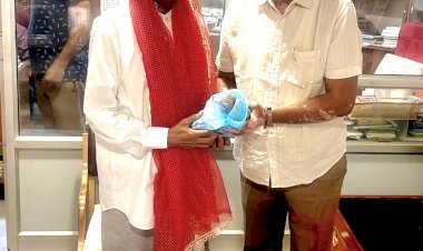 गुरु पूर्णिमा पर प्रो. प्रेम कुमार धूमल का आशीर्वाद लेकर राकेश ठाकुर ने व्यक्त किया सम्मान और कृतज्ञता