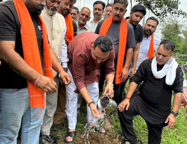 विधायक आशीष शर्मा ने बल्ह बूथ पर किया पौधारोपण भाजपा किसान मोर्चा के पौधरोपण अभियान का हुआ शुभारंभ