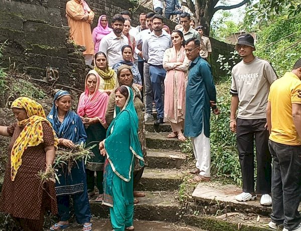 डीसी गंधर्वा राठौड़ ने ब्राहलड़ी और नारा में लिए जलस्रोतों की सफाई का जायजा