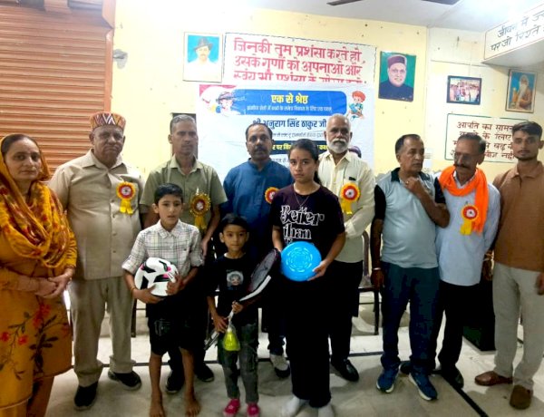 टौणी देवी में किए "एक से श्रेष्ठ" केंद्रों के मेधावी विद्यार्थी सम्मानित