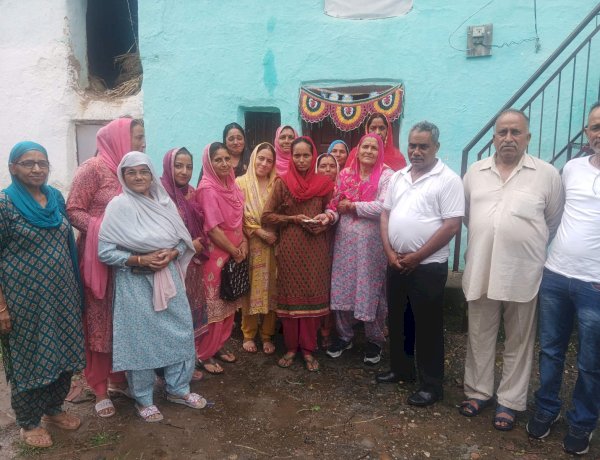 महिला मंडल की सूचना पर जरूरतमंद परिवार के बीच पहुंचे नरेश कुमार दर्जी, तत्काल ₹10 हजार की आर्थिक सहायता प्रदान की