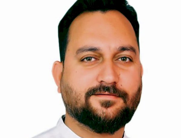 सरकार पहले गलती करती है, फिर उसी सुधार पर जश्न मनाती है: आशीष शर्मा