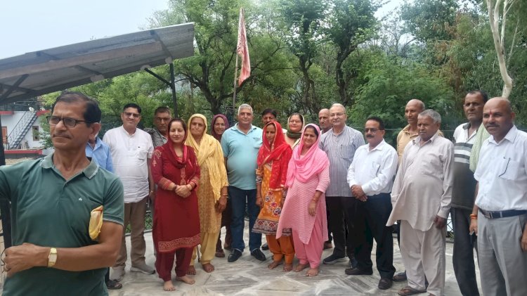 सुनील शर्मा बिट्टू ने धनेड़ के खटवीं गांव में किया सरकार की योजनाओं का प्रचार