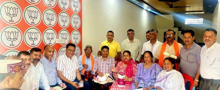 लंचबॉक्स बैठक में भाजपा हमीरपुर ने आगामी कार्यक्रमों की बनाई संगठनात्मक रणनीति, हालिया अभियानों की भी हुई समीक्षा