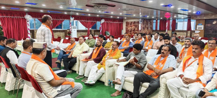 80 के दशक के वरिष्ठतम कार्यकर्ताओं को घर-घर जाकर सम्मानित करेगी भाजपा; जिला हमीरपुर की मासिक बैठक में लिया गया निर्णय