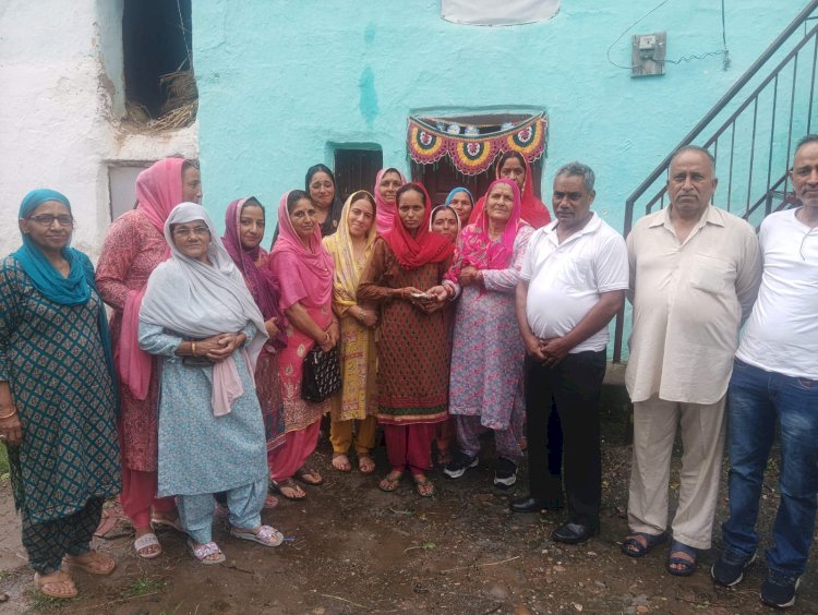महिला मंडल की सूचना पर जरूरतमंद परिवार के बीच पहुंचे नरेश कुमार दर्जी, तत्काल ₹10 हजार की आर्थिक सहायता प्रदान की