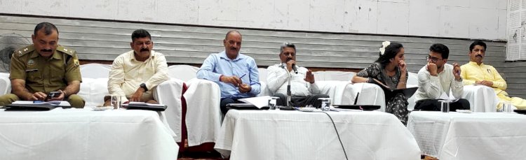 जनशिकायतों का त्वरित निवारण सुनिश्चित करें अधिकारी : सुरेश कुमार