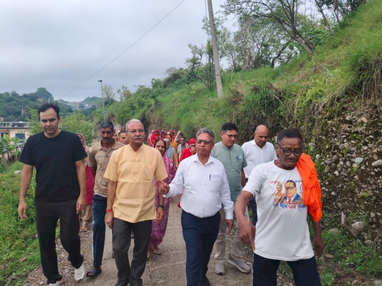 सुनील शर्मा बिट्टू ने कोठी गांव में सड़क की समस्या के समाधान के लिए आवश्यक कदम उठाने का दिया आश्वासन
