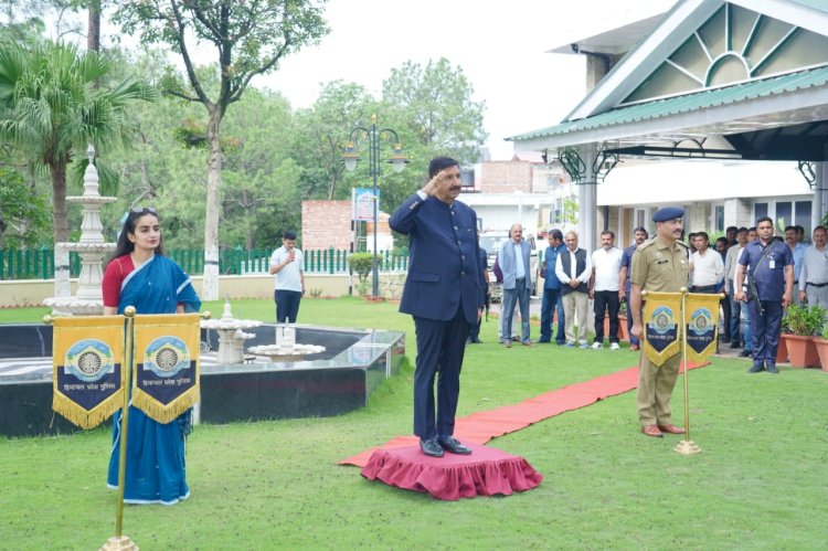 उपमुख्यमंत्री मुकेश अग्निहोत्री ने ली विकास कार्यों की जानकारी