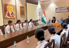 सांसद अनुराग सिंह ठाकुर ने सुजानपुर टीहरा सैनिक स्कूल की अंडर-17 फुटबॉल चैंपियन टीम से की मुलाकात, खिलाड़ियों को दी शुभकामनाएं