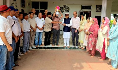 प्रो. प्रेम कुमार धूमल के आवास पर हुई संत शिरोमणि गुरु रविदास जी की कलश वंदना, अवाहदेवी के कुलजा माता मंदिर में किया गया कलश स्थापित