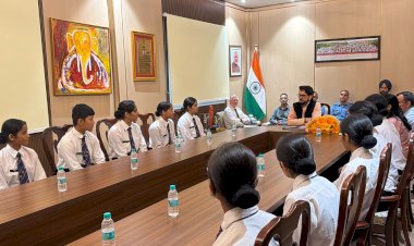 सांसद अनुराग सिंह ठाकुर ने सुजानपुर टीहरा सैनिक स्कूल की अंडर-17 फुटबॉल चैंपियन टीम से की मुलाकात, खिलाड़ियों को दी शुभकामनाएं