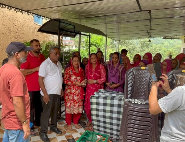 महिला मंडल कोट को आवश्यक सामग्री भेंट, तीन जरूरतमंद परिवारों को ₹30 हजार की आर्थिक सहायता: नरेश कुमार दर्जी