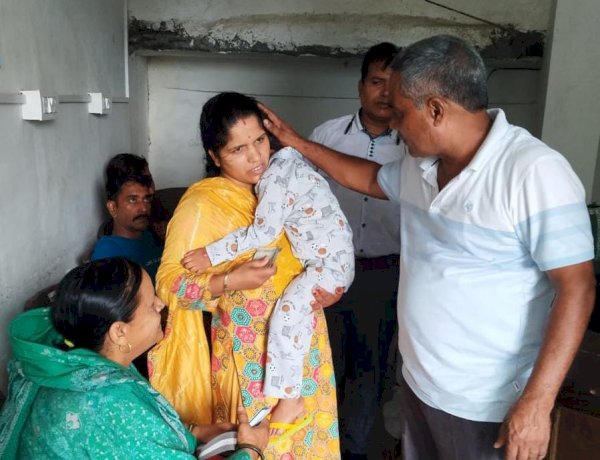 बिना कहे समझी जरूरत, नरेश कुमार दर्जी ने कल्पना देवी को ₹5 हजार की आर्थिक सहायता देकर बढ़ाया हौसला
