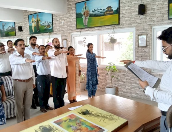 सदभावना दिवस पर अधिकारियों-कर्मचारियों ने ली शपथ