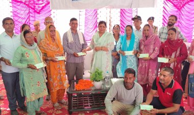 विधायक कमलेश ठाकुर ने सेरा में बांटी 49 लाख रुपये की राहत राशि