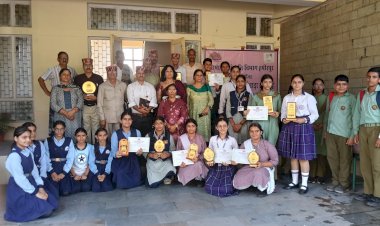 हिंदी भाषण में अनमोल, कविता में लक्ष्मी और प्रश्नोत्तरी में उपासना प्रथम